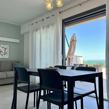 A Terrace Overlooking The Sea - Palms 9 Διαμέρισμα *