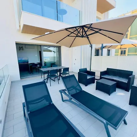 A Terrace Overlooking The Sea - Palms 9 Πέζαρο