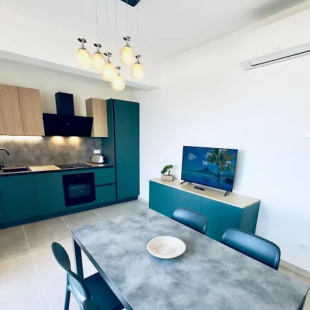 A Terrace Overlooking The Sea - Palms 9 Apartament