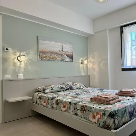 A Terrace Overlooking The Sea - Palms 9 Apartament